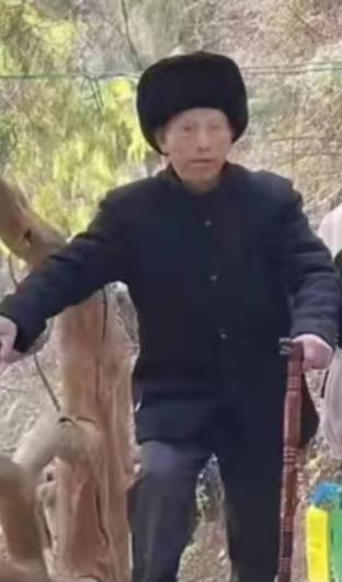 走失者照片 铜仁急寻：七旬老人走失多日，穿黑色...