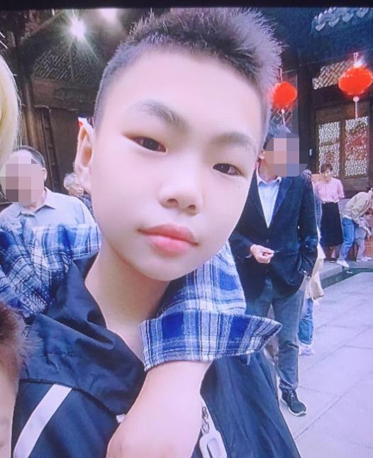 走失者照片 绍兴诸暨急寻：12岁男孩失联，穿黑...