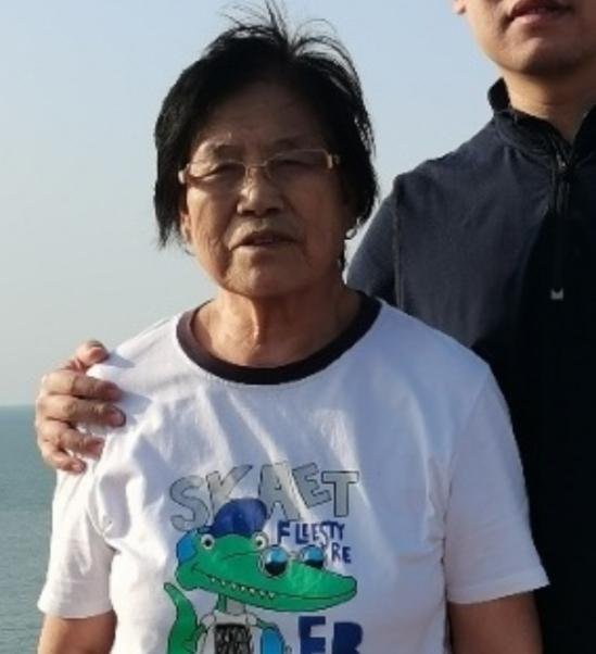 走失者照片 大连急寻！八旬老太走失，系围巾，穿...