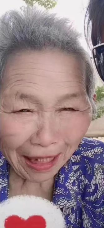 走失者照片 周口急寻：九旬老太失联，穿蓝底红花...