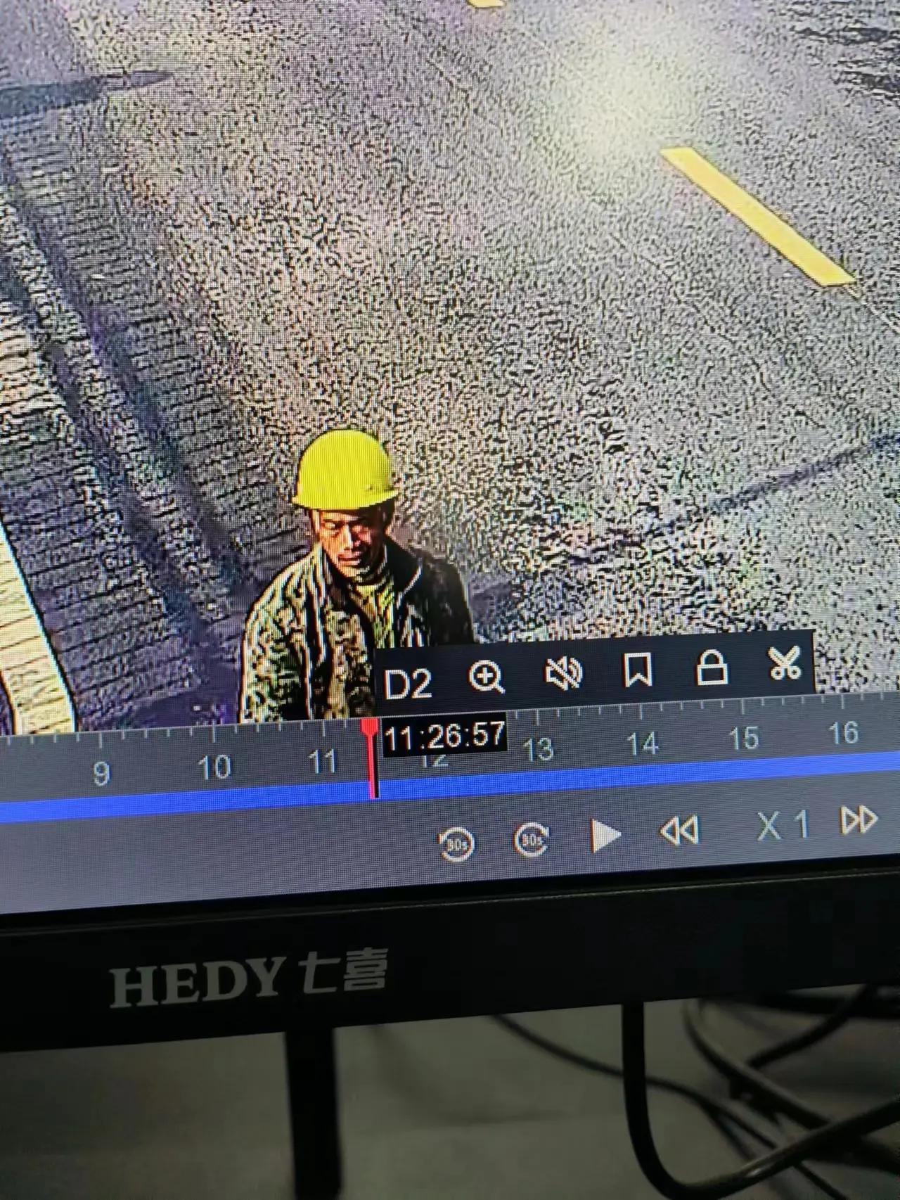 走失者照片 南京急寻：六旬老人失联，穿迷彩服，...