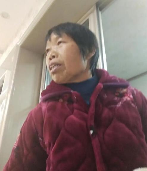 走失者照片 衡阳急寻：六旬老太失联，穿红色睡衣...
