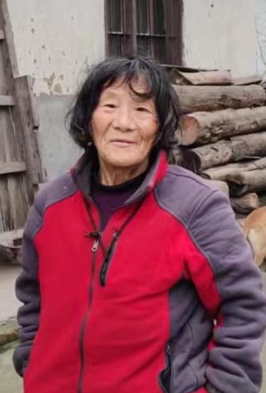 走失者照片 紧急寻人：十堰七旬老太走失，患精神...