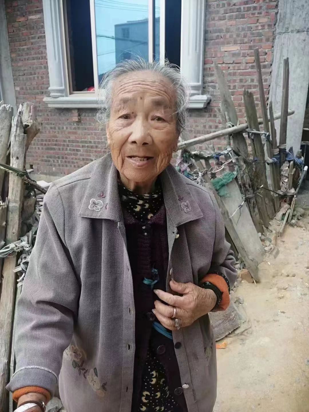 走失者照片 莆田寻人：八旬老太走失，穿黑色上衣...