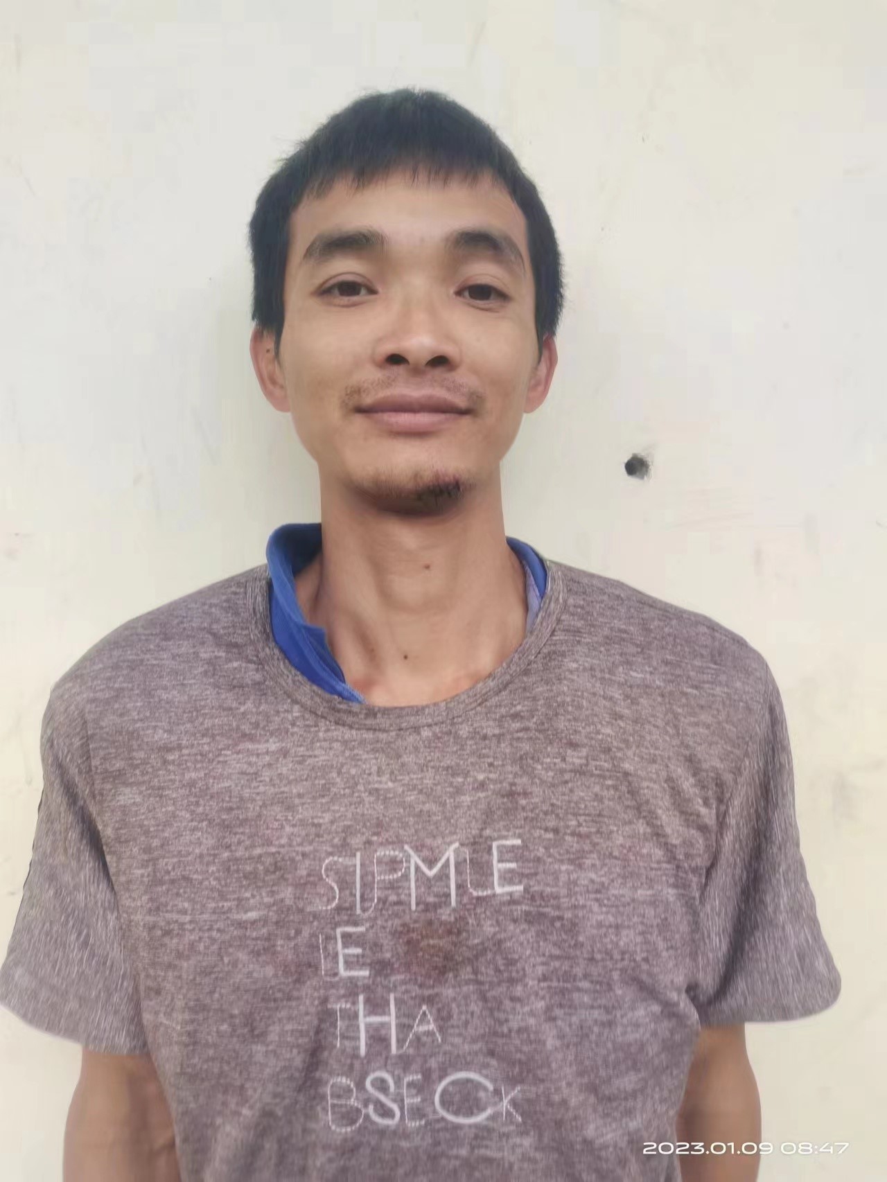 走失者照片 海南定安县寻亲：青年男子被救助，赤...