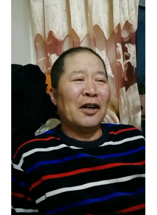 走失者照片 大连寻人：六旬老人失联，戴军绿色帽...