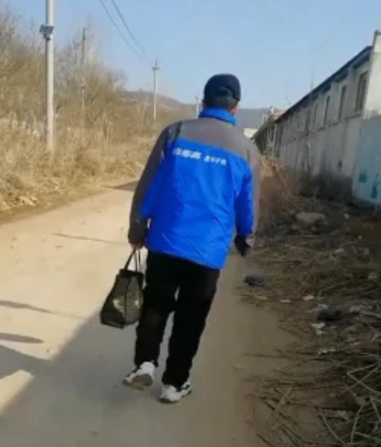 走失者照片 大连寻人：六旬老人失联，戴军绿色帽...