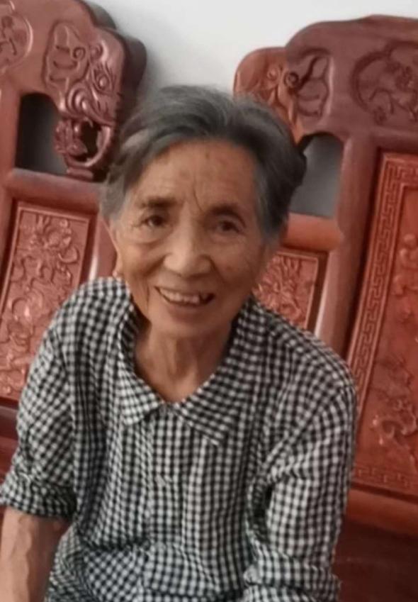 走失者照片 上饶急寻！八旬老太失联，戴蓝色帽子...