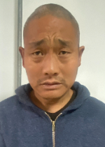 走失者照片 平凉华亭寻亲：青年男子被救助，穿粉...
