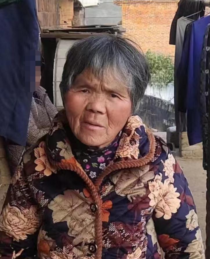 走失者照片 紧急寻人：邵阳六旬老太失联，穿红色...