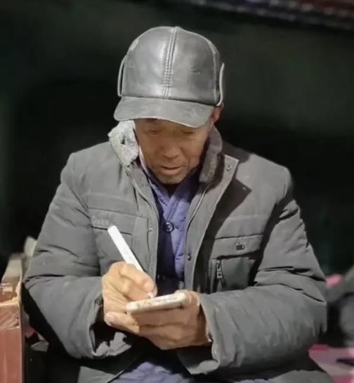 走失者照片 安阳急寻：八旬老人走失，穿灰色棉祆...