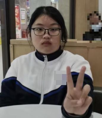 走失者照片 芜湖急寻：12岁女孩失联，穿蓝色校...