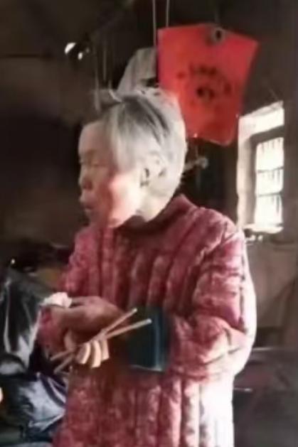 走失者照片 商丘急寻：八旬老太走失，穿黑色花袄...