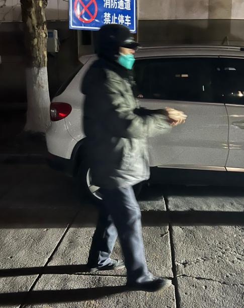 走失者照片 济南六旬老人走失，戴黑色帽子，穿深...