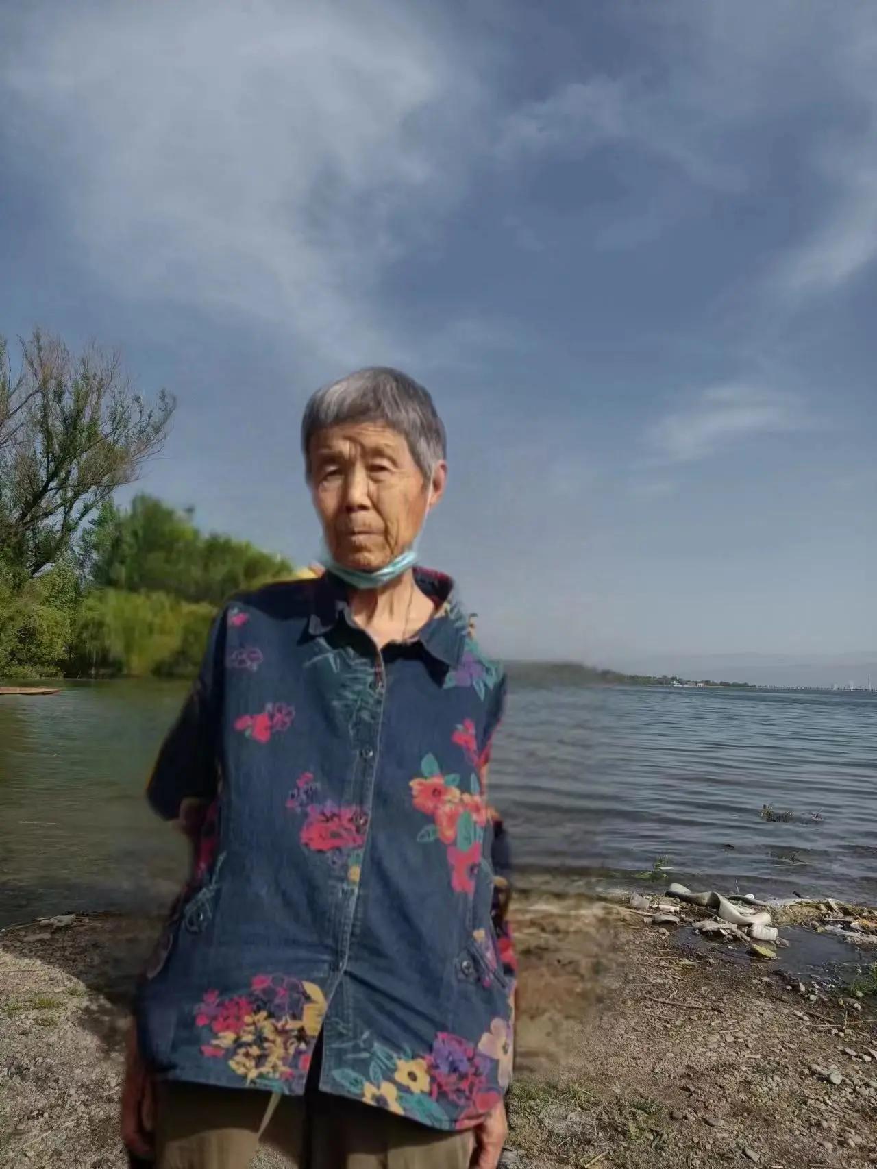 走失者照片 宝鸡急寻：八旬老太失联，穿浅蓝色羽...