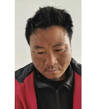 走失者照片 日照寻亲：中年男子被救助，穿黑色运...