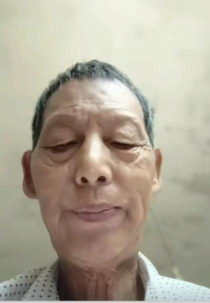 走失者照片 岳阳市寻人：六旬老人走失，穿白底黑...