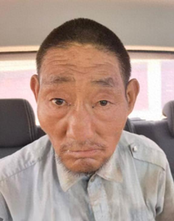 走失者照片 驻马店市寻亲：六旬老人被救助，穿灰...