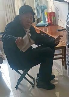 走失者照片 洛阳急寻：八旬老人走失，穿蓝色棉衣...