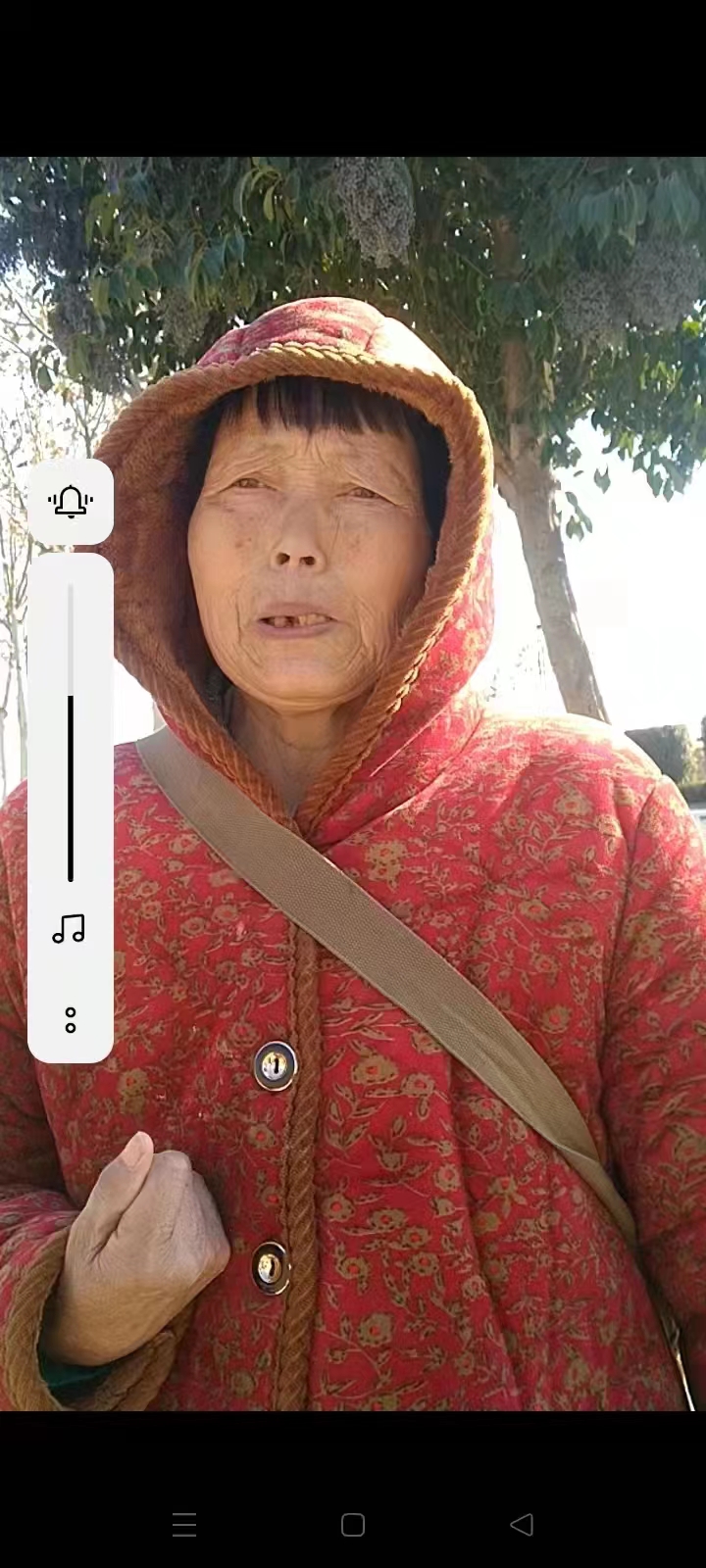 走失者照片 洛阳急寻：六旬老太走失，戴红色帽子...