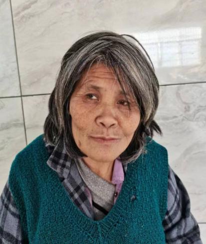 走失者照片 贵港寻亲：六旬老太被救助，穿黑色外...