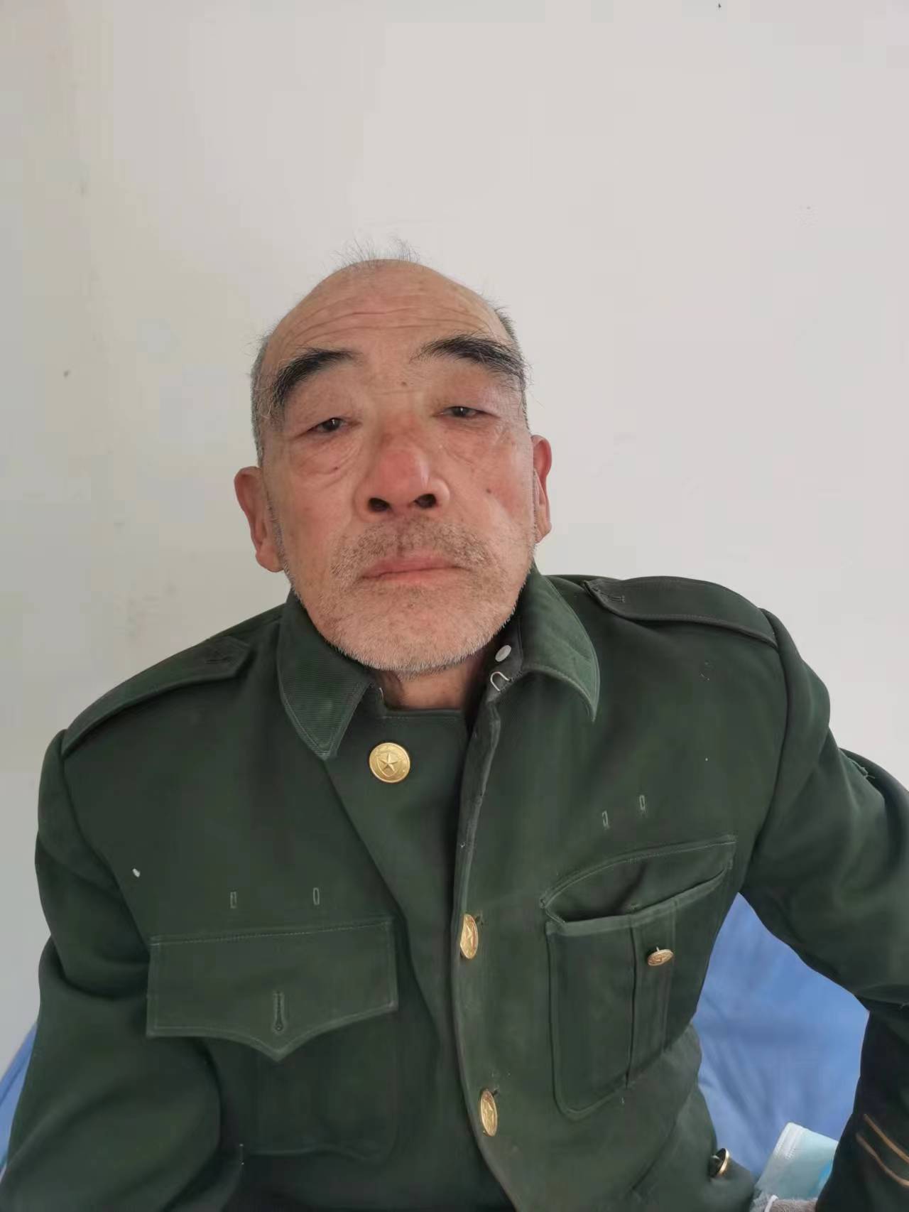 走失者照片 随州寻亲：六旬老人被救助， 穿黑色...
