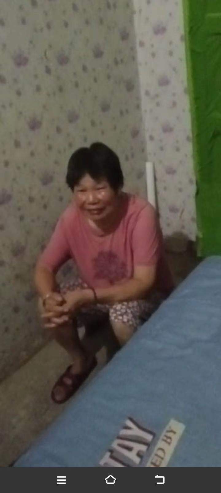走失者照片 惠州急寻：六旬老太走失，穿灰色毛绒...