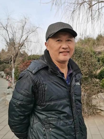 走失者照片 济南急寻！六旬老人走失，戴灰白色帽...
