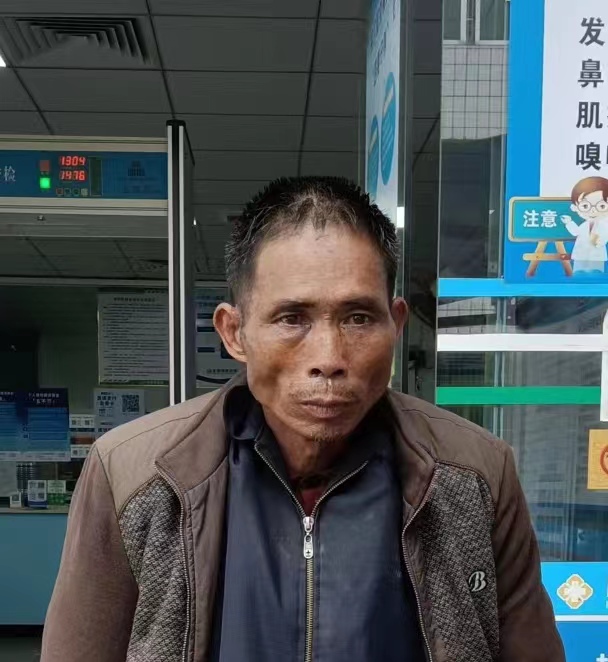 走失者照片 河源寻亲：六旬老人被救助，穿棕色外...