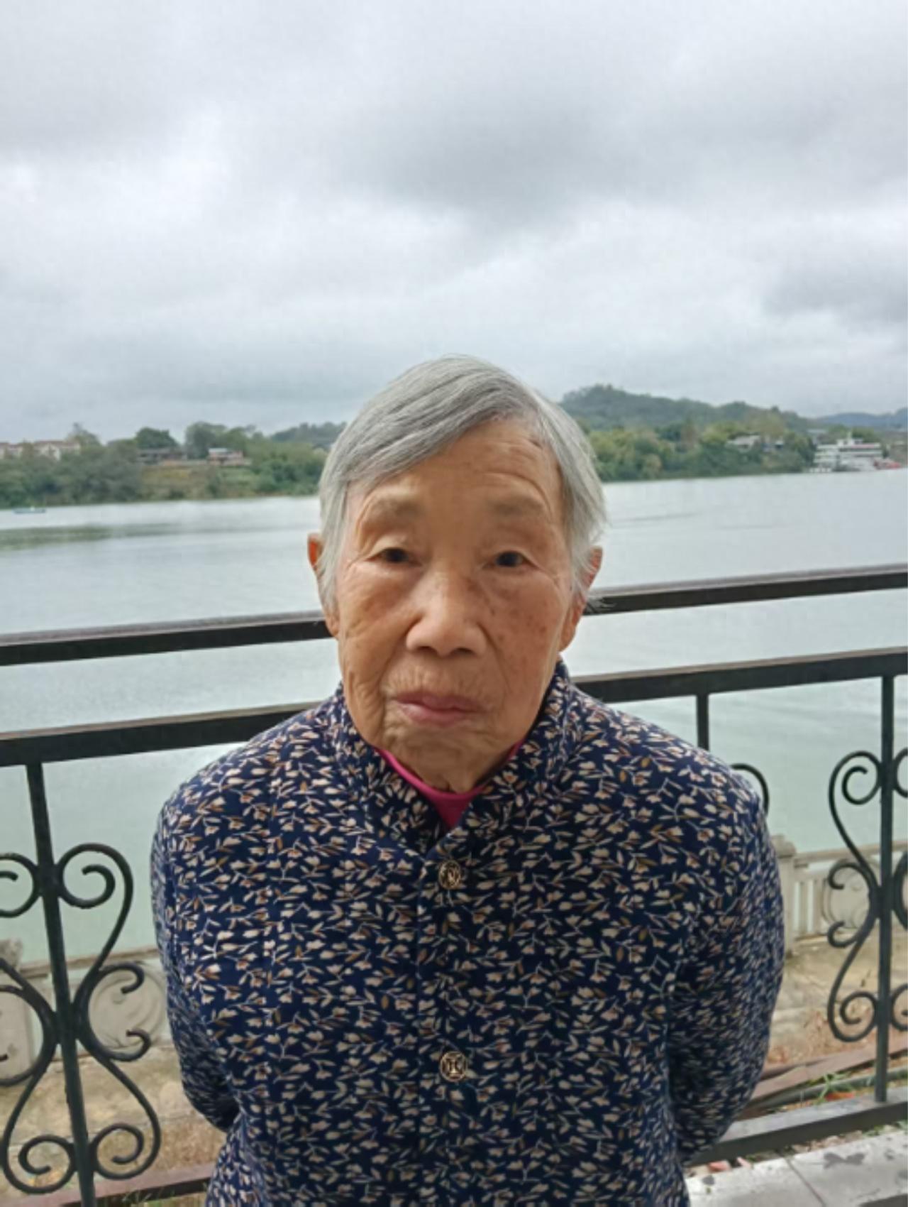 走失者照片 重庆市寻人：九旬老太走失，穿灰色格...