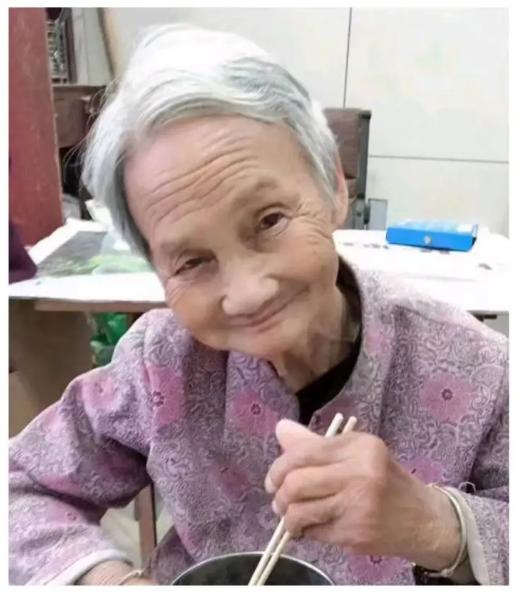 走失者照片 莆田急寻：八旬老太走失，穿红色上衣...