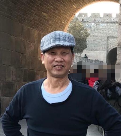 走失者照片 天门急寻！六旬老人失联，穿黑色连帽...
