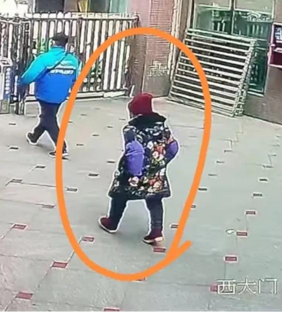 走失者照片 成都急寻：八旬老太失联，穿花棉袄、...