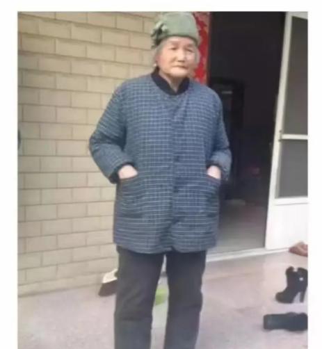 走失者照片 淮南急寻：八旬老太失联，穿棉袄，戴...