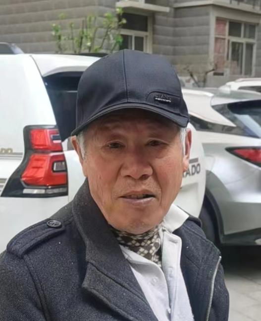 走失者照片 紧急寻人！周口七旬老人失联，穿黑色...