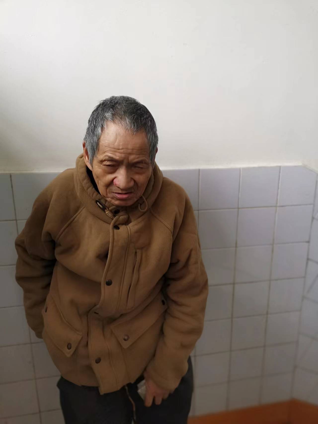 走失者照片 成都寻亲：六旬老人被救助，自述叫高...