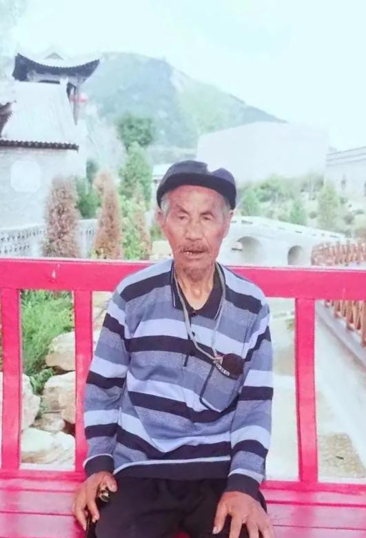 走失者照片 平凉急寻：八旬老人外出失联，穿黑色...