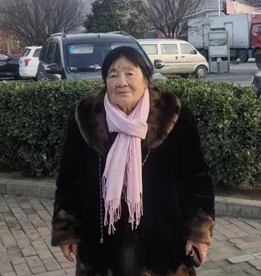 走失者照片 西安急寻：七旬老太走失，穿咖啡色毛...