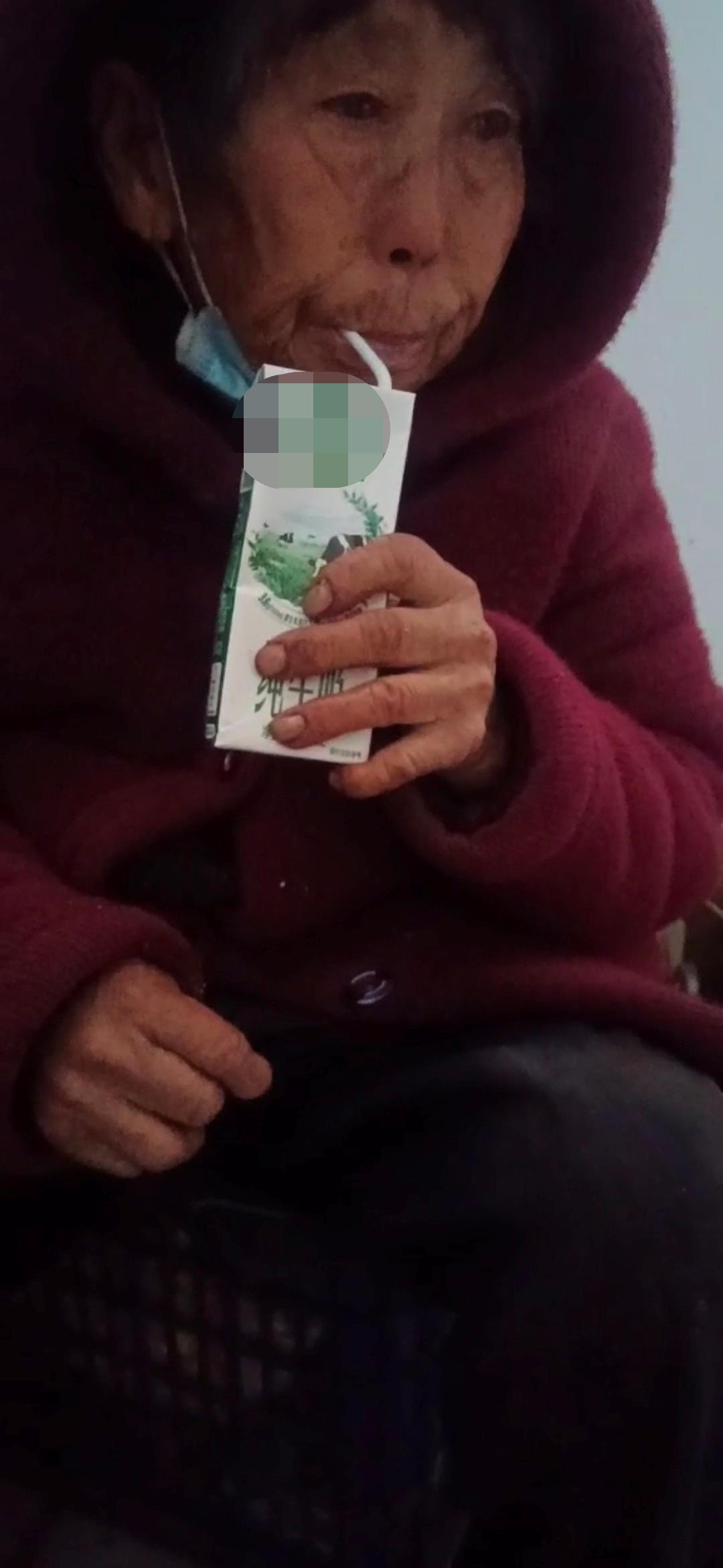 走失者照片 洛阳急寻：七旬老太走失，穿枣红色棉...