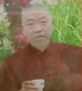 走失者照片 保定急寻：七旬老人走失，戴黑色皮帽...