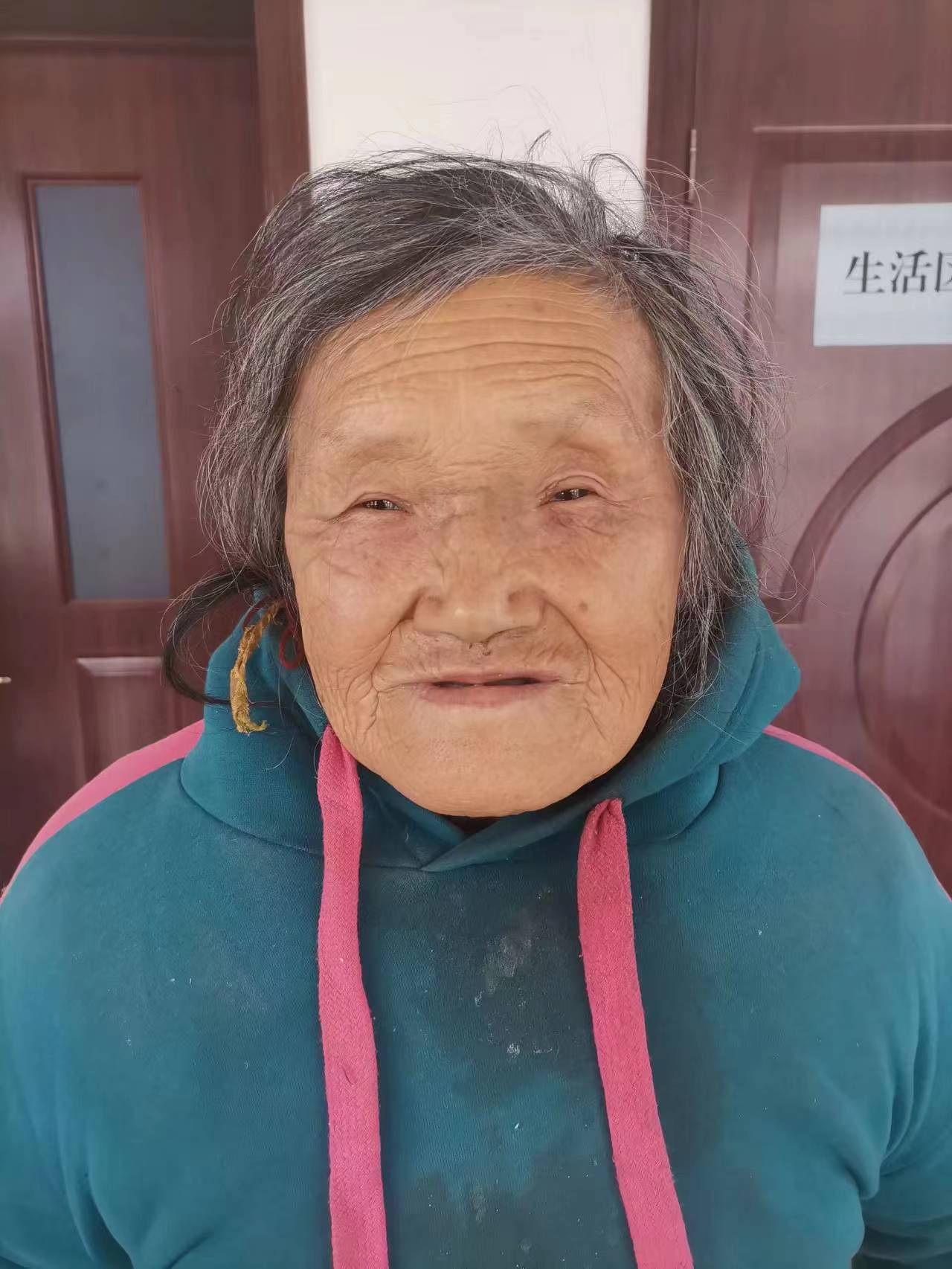 走失者照片 青岛寻亲：七旬老太被救助，自述叫王...