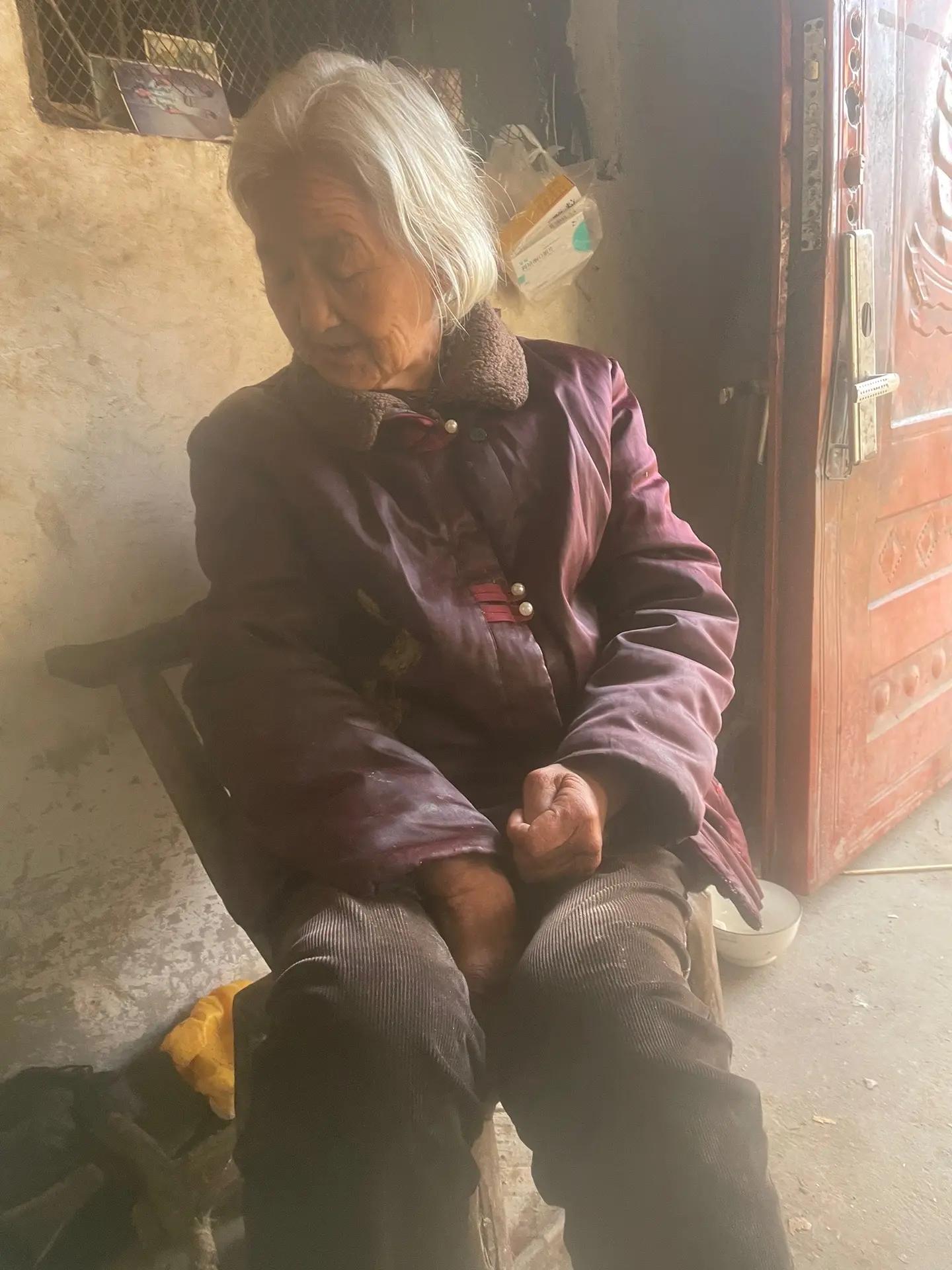 走失者照片 南阳急寻：七旬老太走失，穿红色棉袄...