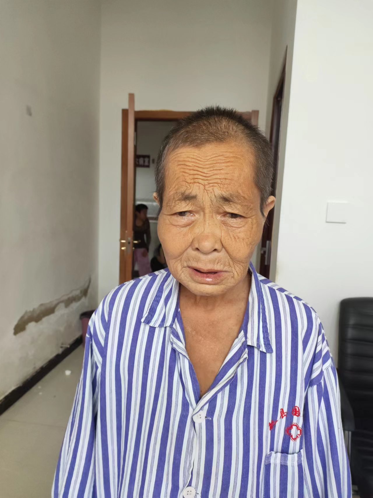 走失者照片 石家庄寻亲：六旬老太被救助，高1米...