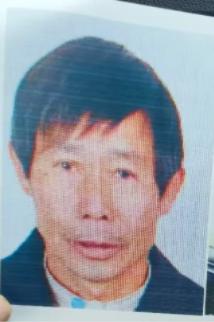 走失者照片 黄冈市寻人：七旬老人走失，穿白色外...