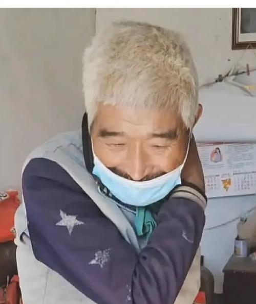 走失者照片 开封七旬老人失联，戴环卫帽，推环卫...