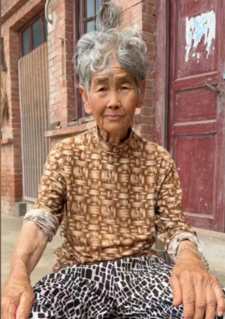 走失者照片 郑州市巩义市寻人：八旬老太走失，穿...