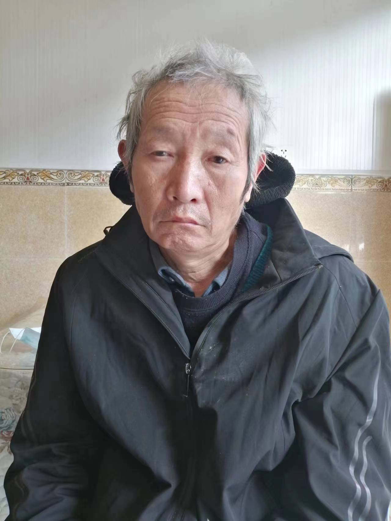 走失者照片 安康寻亲：七旬老人被救助，白发，穿...