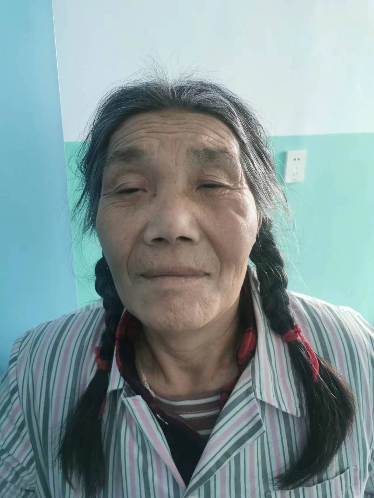 走失者照片 邢台寻亲：五旬女子被救助，穿蓝色羽...