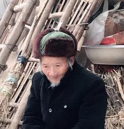 走失者照片 重庆急寻：八旬老人走失，戴绿色帽子...