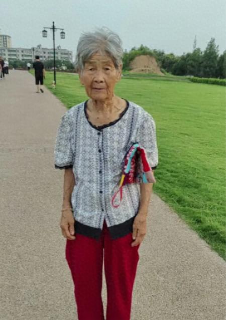 走失者照片 郑州市巩义市寻人：八旬老太走失，穿...